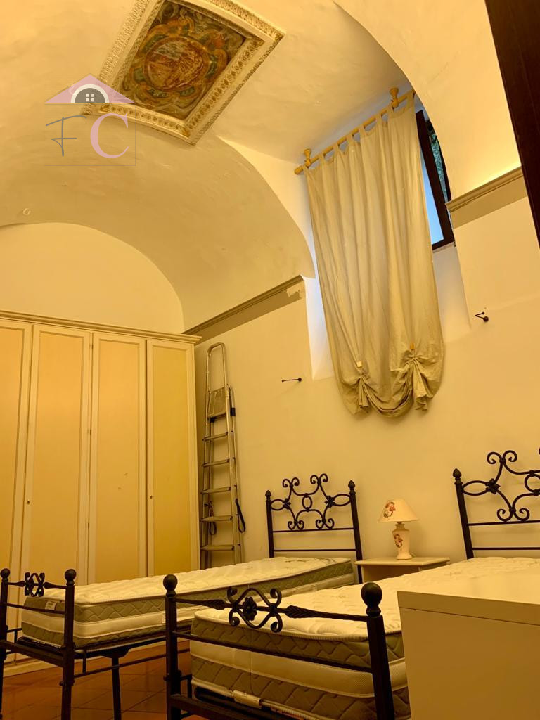 narni centro storico appartamento con affreschi in palazzo storico  3.png